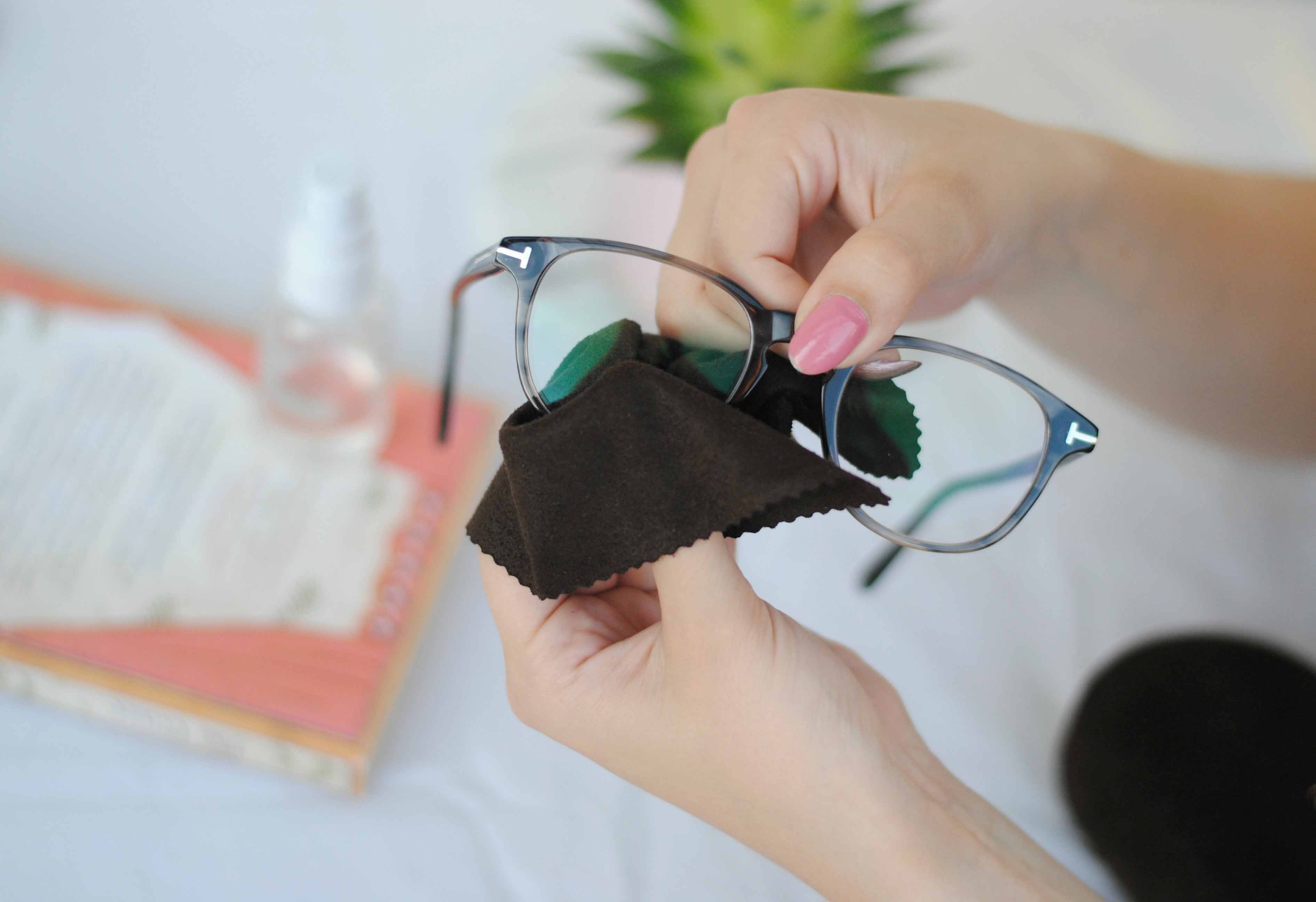 how to take care of your eyeglasses cleaning cloth